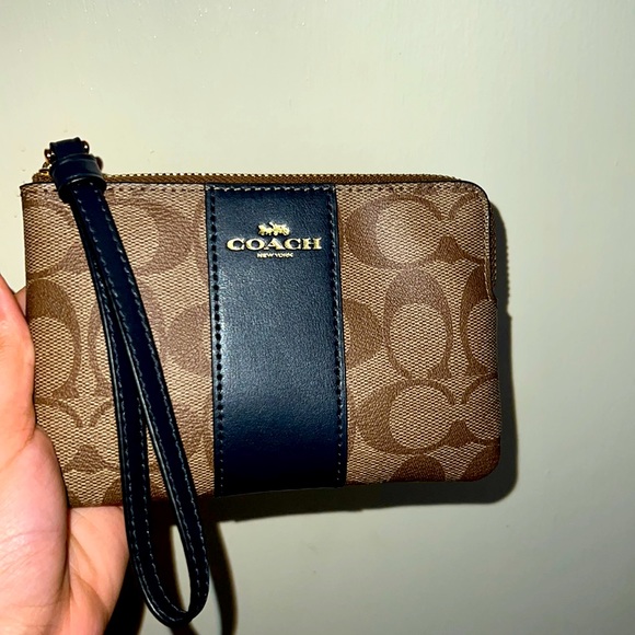 Coach Handbags - Coach Wristlet
